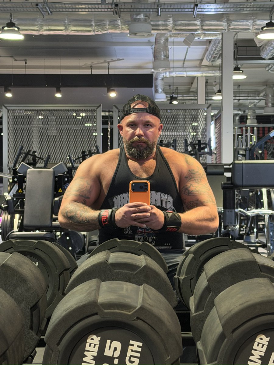 musclebearbeard's tweet photo. I’m back 👋

#gay #bear https://t.co/gfQtqO79wj