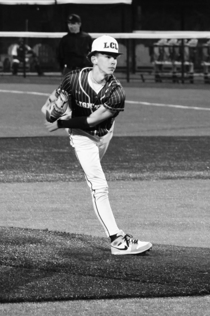 TyZiesemer's tweet photo. Friday night lights @ Dock Hounds Stadium -  #immaculateinning https://t.co/qrL7nlpCYh
