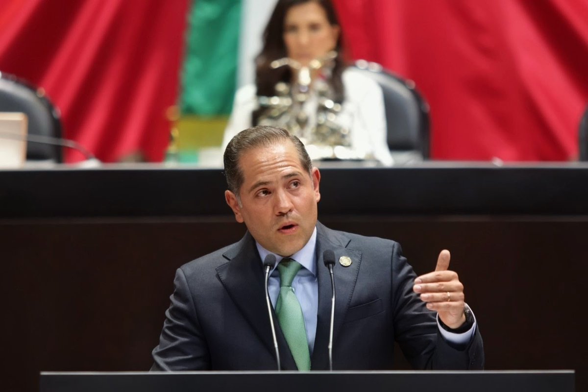 RaulBCCue's tweet photo. #Hoy tuve el honor de subir a tribuna en el Pleno de la Cámara de @Mx_Diputados para presentar una iniciativa de suma importancia para las infancias de nuestro país.

El llamado “grooming” es una deuda urgente con niñas, niños y adolescentes en la era digital.

La revolución digital nos conecta como nunca antes, pero también abre puertas invisibles al peligro: desconocidos manipulan, captan y explotan a nuestros menores en pantallas que parecen inofensivas, mientras la impunidad silencia su dolor.

La iniciativa propone la creación de una Estrategia Integral que busca prevención, protección, detección y atención a víctimas.

Proteger a las niñas, niños y adolescentes es un imperativo moral para nosotros, los legisladores.

#NiñezProtegida
