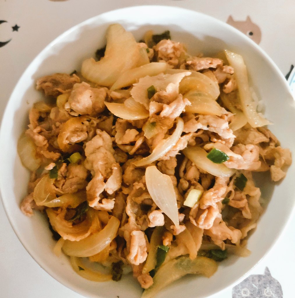 先日、小美玉たかしさんの物販にて購入させて頂いた山わさびの醤油漬けを、豚肉に和えました！
今回初めての購入は1袋だけだった為、ほんのり香る山わさび豚丼になりました✨
醤油漬けがとっても美味しかったし、和えるならもっとたっぷりでも良いので、次回見掛けたらもっと買おうと思います🐈‍⬛✨