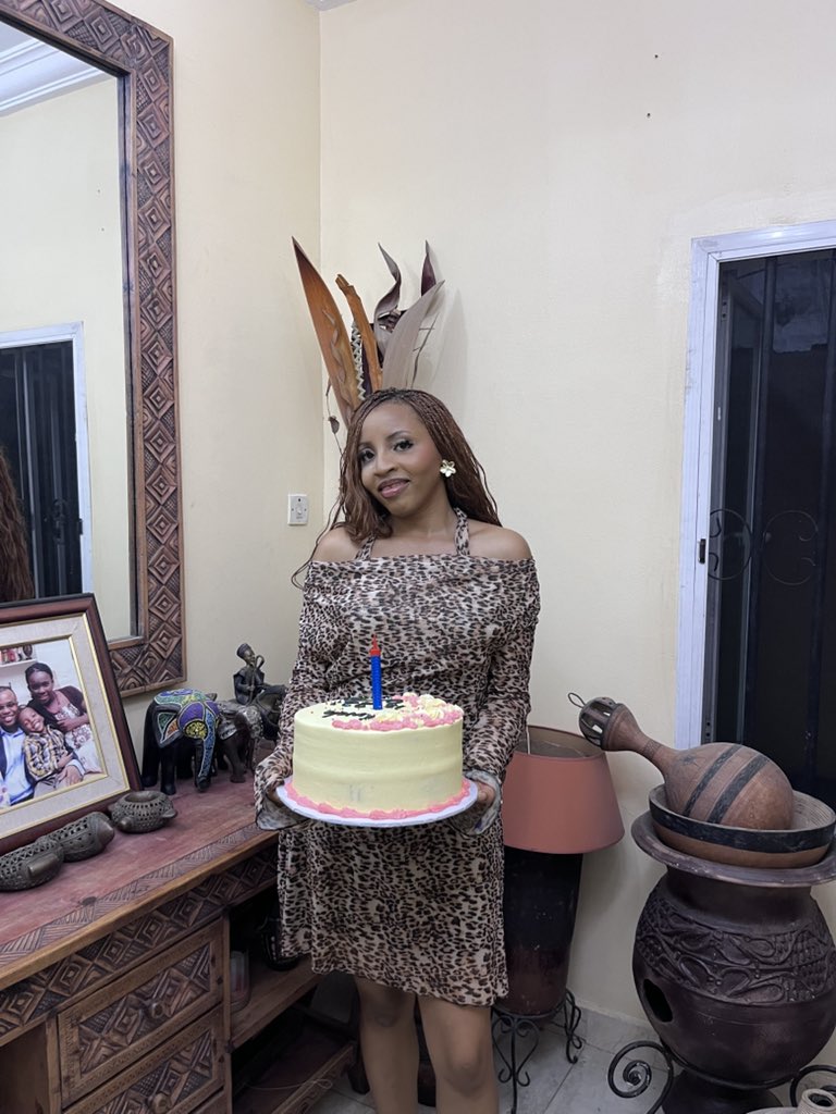 Divine💙 tweet media