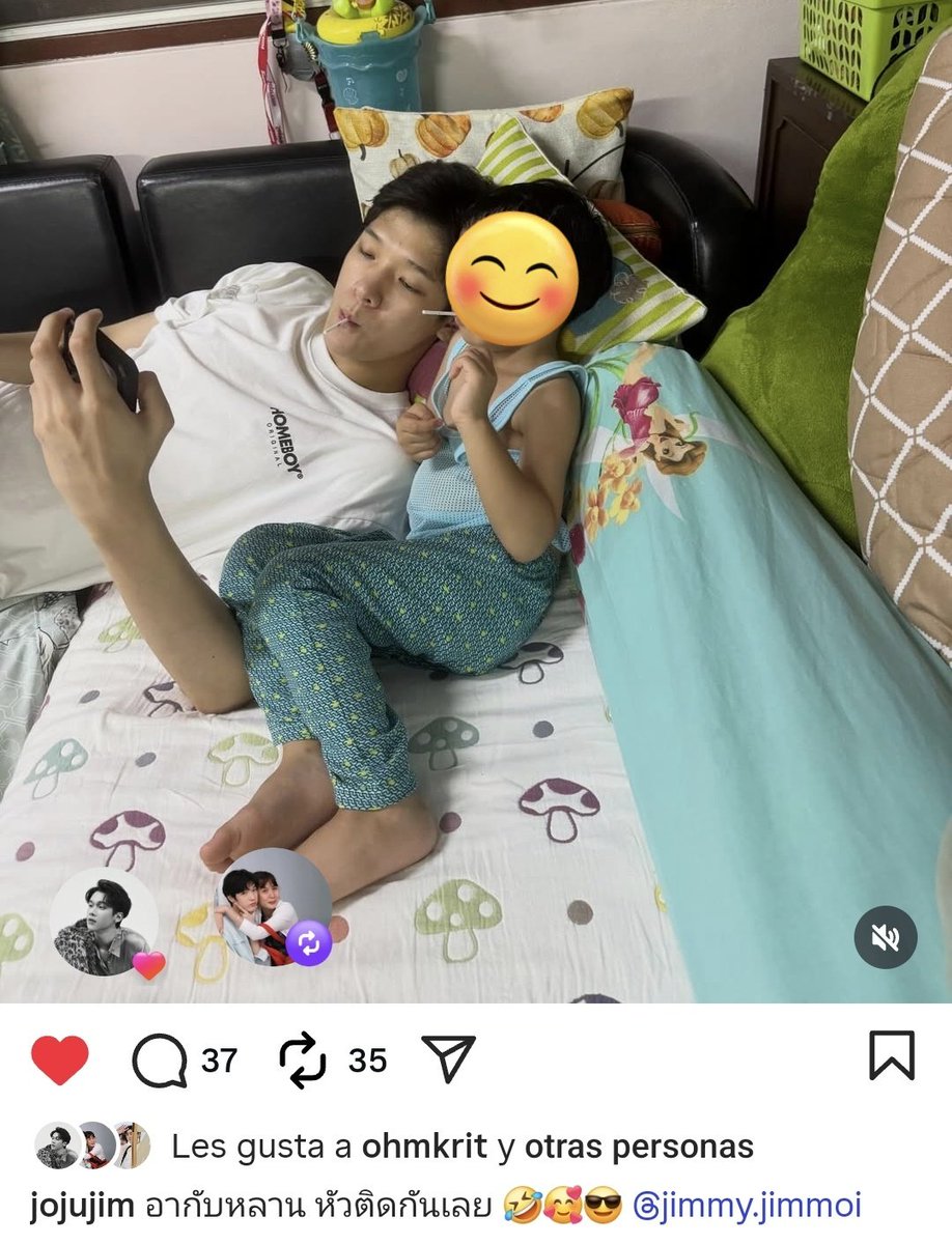 jmohms's tweet image. it's 3 am. ohm is drunk af celebrating songkran but that didn't stop him from liking jimmy's dad post... #jimmyohm