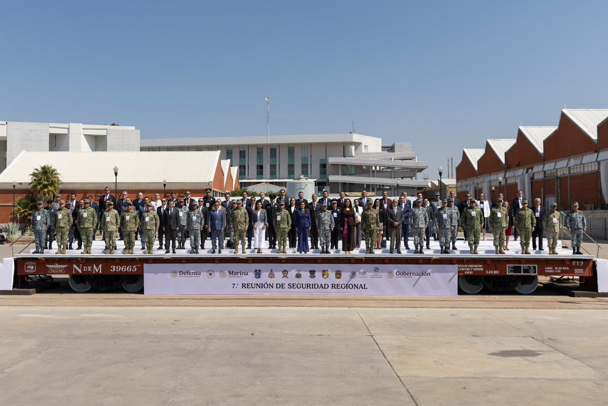 gobiernocolima's tweet photo. La gobernadora de Colima, @indira_vizcaino Silva, participó en la Séptima Reunión de Seguridad Regional que se realizó este martes en la capital de Aguascalientes; ahí la mandataria estatal dio seguimiento a las acciones en esta materia en la región, que permitan fortalecer la presencia y la capacidad de respuesta.

En este sentido, expresó: "Los retos que enfrentamos en materia de seguridad y de paz, los estamos enfrentando con coordinación operativa implementada con un enfoque regional, pues los fenómenos delictivos siguen dinámicas regionales".