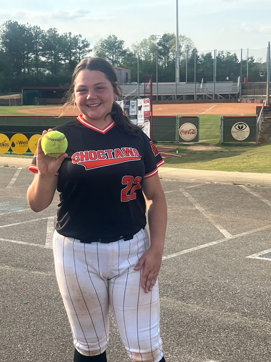 Our Catcher is at it again! <a href="/AllieAbles2028/">Allie Ables</a> with another 💣 this season! Allie put up the 3 run homer against Lexington this weekend. This kid can swing it!
