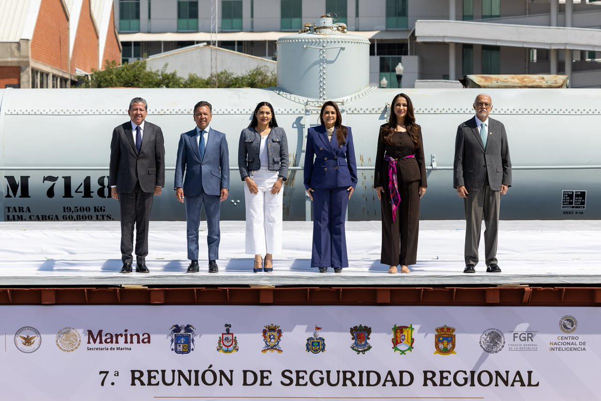 gobiernocolima's tweet photo. La gobernadora de Colima, @indira_vizcaino Silva, participó en la Séptima Reunión de Seguridad Regional que se realizó este martes en la capital de Aguascalientes; ahí la mandataria estatal dio seguimiento a las acciones en esta materia en la región, que permitan fortalecer la presencia y la capacidad de respuesta.

En este sentido, expresó: "Los retos que enfrentamos en materia de seguridad y de paz, los estamos enfrentando con coordinación operativa implementada con un enfoque regional, pues los fenómenos delictivos siguen dinámicas regionales".