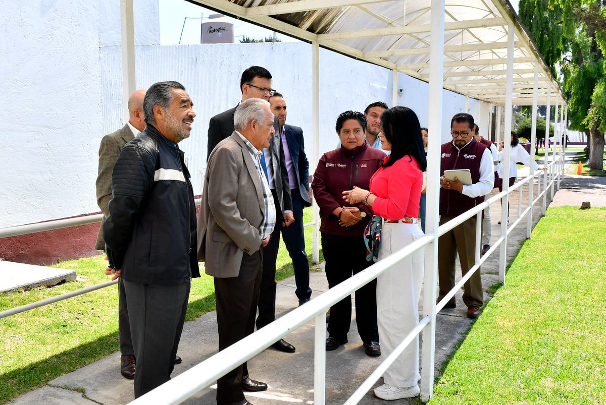 DIFEM_'s tweet image. Nuestra Directora General, @karinalabastida, recibió a integrantes de la @CMIC_Edomex en nuestros #CAS, donde, a través de la estrategia “Alas Colibrí”, fortalecemos alianzas para nuestras niñas, niños y adolescentes. #ElPoderDeServir