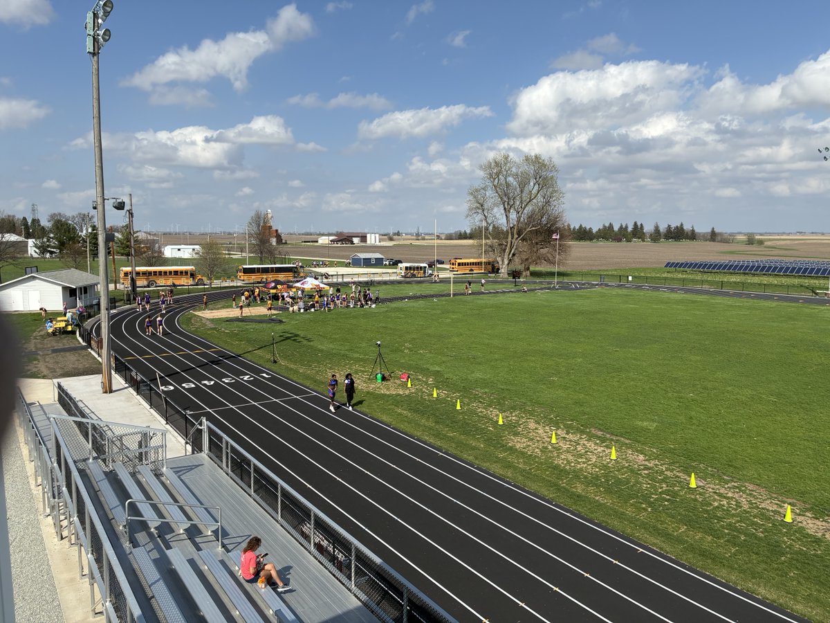 HHSBulldogCC's tweet photo. I’m in Oneida to announce the RW Cougar Invite! https://t.co/SBFLwmtYow