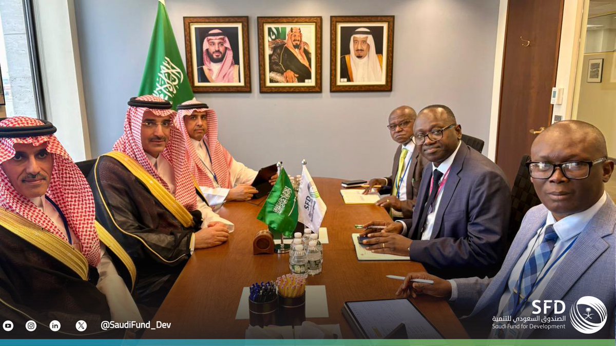 SaudiFund_Dev's tweet image. #Washington | On the sidelines of the #SpringMeetings of the #WorldBank and the #IMF, #SFD CEO, Mr. Sultan Al-Marshad, met with the Minister of Finance of the Republic of Sierra Leone, H.E. Sheku Ahmed Fantamadi Bangura. During their meeting, ways to enhance development