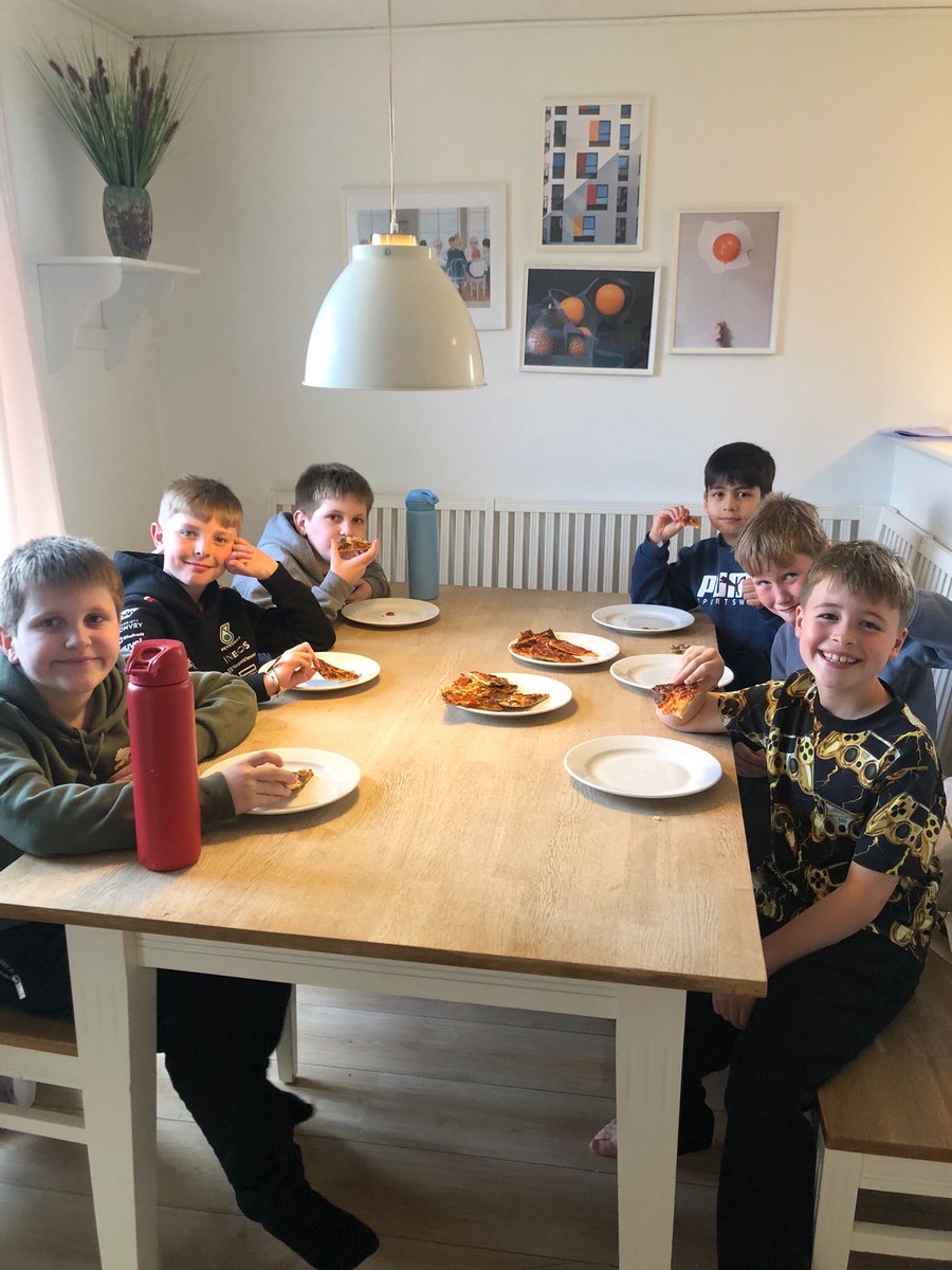 chandlers_field's tweet photo. Pizza party at the lodges. 🍕🌲 Just a little warm-up before a fun evening ahead.#pizza #Billund https://t.co/hqclel7idu