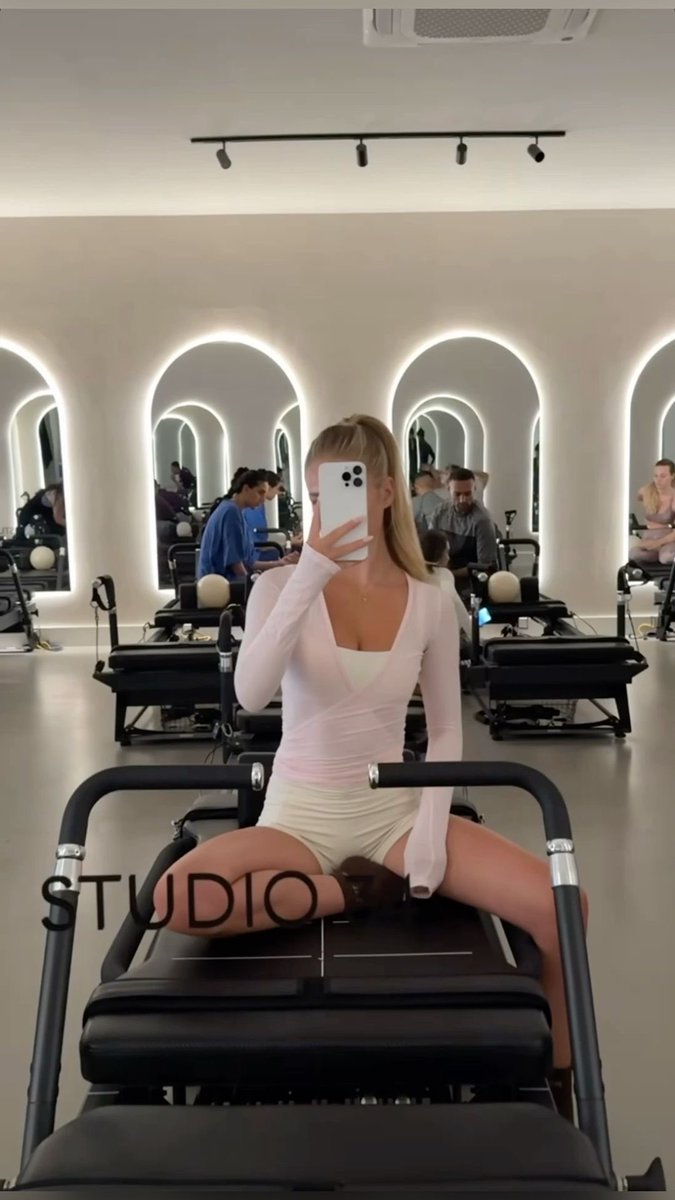 ⋆ 𝒎el tweet media