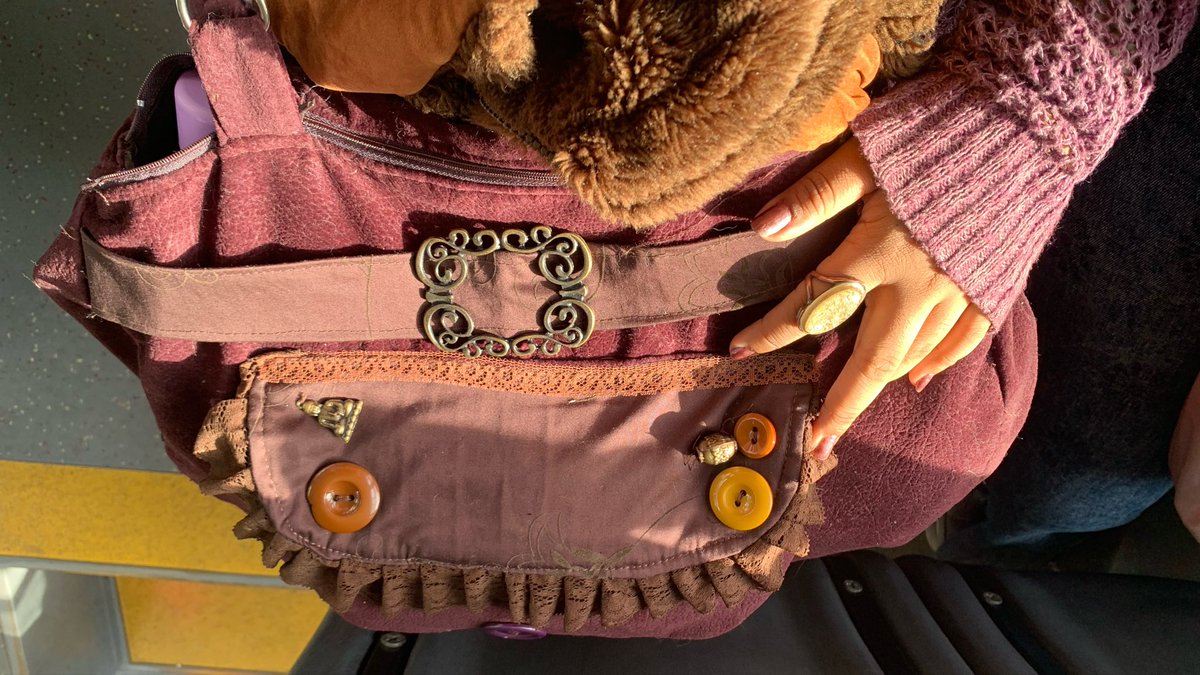 jenossca's tweet image. con mi súper bolso cayendo a #fadu