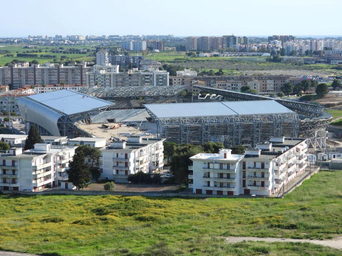 taras706ac's tweet photo. 🏟 “𝗨𝗘𝗙𝗔” 𝗤𝗨𝗔𝗟𝗘? 𝗖𝗛𝗜𝗔𝗥𝗜𝗠𝗘𝗡𝗧𝗜 𝗦𝗨𝗟𝗟𝗢 𝗦𝗧𝗔𝗗𝗜𝗢 “𝗜𝗔𝗖𝗢𝗩𝗢𝗡𝗘”
I tifosi e i cittadini si chiedono come mai il progetto sia stato in corso d’opera ridimensionato.

↪️ https://t.co/IQgAty1EMb https://t.co/ABNsseJ5Px
