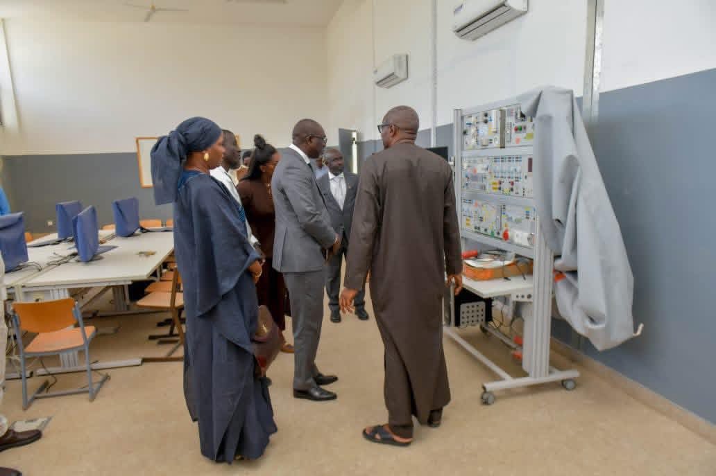 NjekkSarre's tweet image. Visite au Lycée technique et industriel Maurice Delafosse : un pôle d’excellence au service de l’industrialisation

Ce mardi 14 avril 2026, j’ai effectué une visite au Lycée technique et industriel Maurice Delafosse, un établissement de référence au cœur de Dakar.

Avec plus de 2
