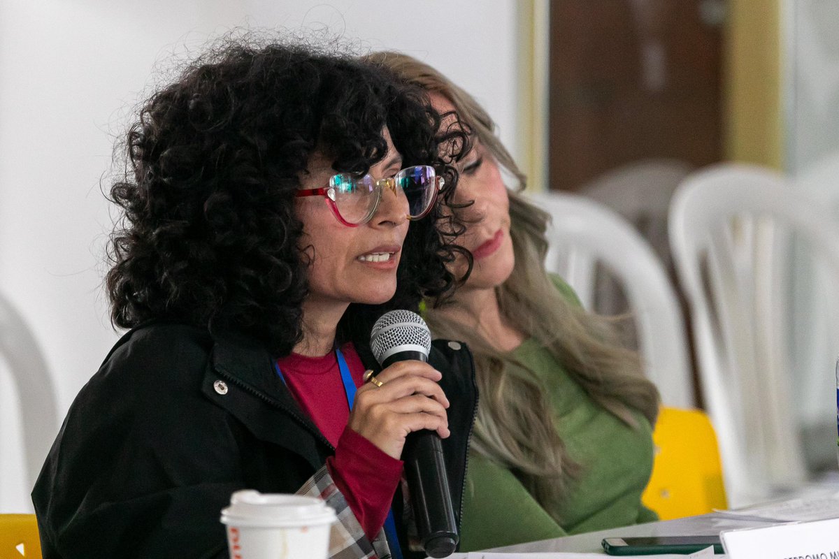 CarinaMurciaY's tweet photo. El @Ministerio_TIC ha escuchado de primera mano a quienes hacen posible esta industria: sus ideas, sus retos y sus sueños son la base para fortalecer #AbreCámara y seguir construyendo oportunidades reales para el sector.

En el Gobierno de las oportunidades, junto al presidente @PetroGustavo, hemos invertido cerca de 2 billones de pesos para que las historias se cuenten desde los territorios, con sus voces, sus miradas y su diversidad. Porque cuando el talento colombiano crece, el país avanza con más fuerza. 🇨🇴

El talento audiovisual de Colombia es identidad y creatividad que transforma territorios. 🎬✨

#ConDignidadCumplimos #ConectandoTerritorios