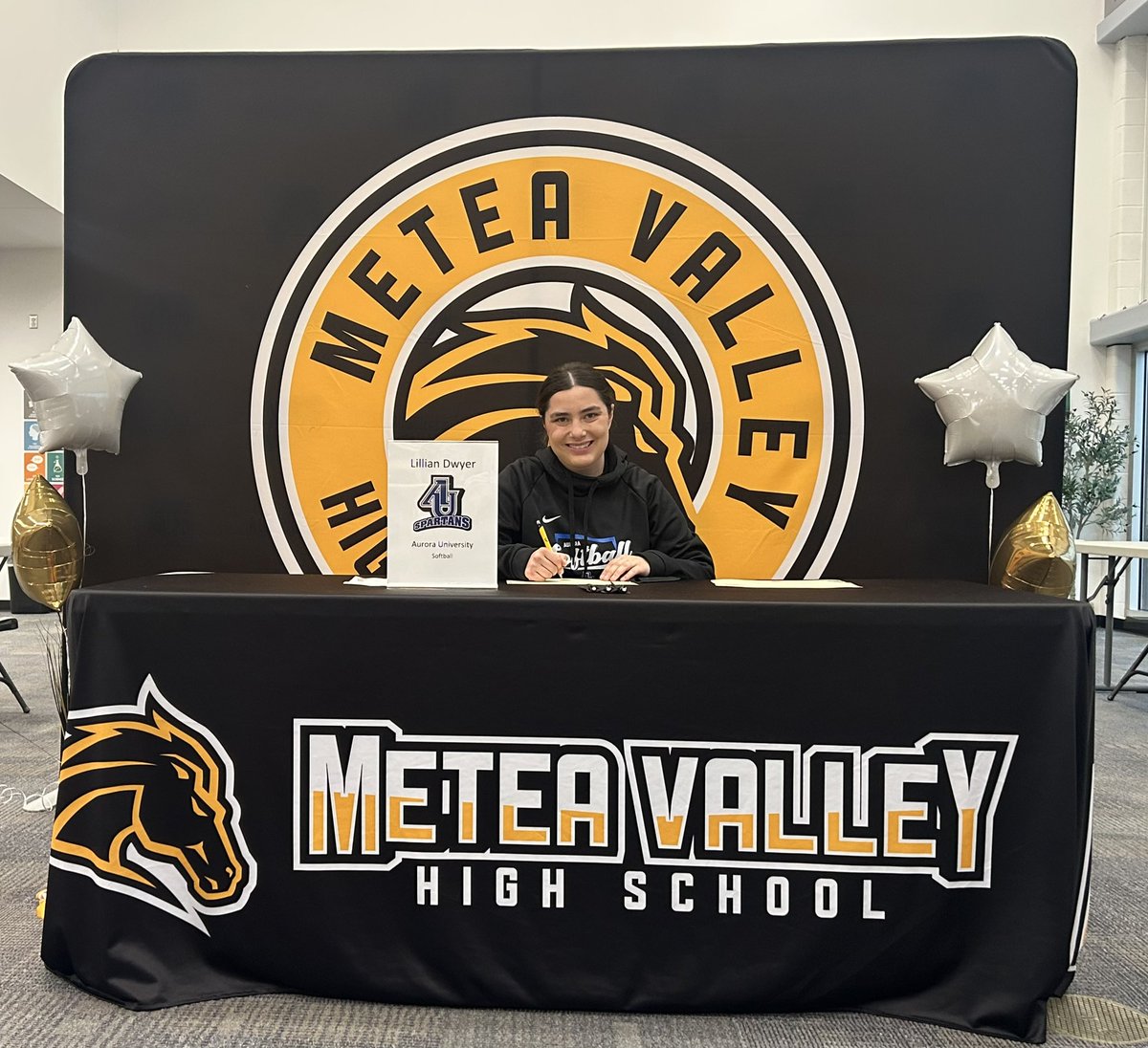MeteaSoftball's tweet photo. Congrats to 2 of our softball players for signing to play athletics at the next level today!
Mackenzie Olson- Carthage College
Lillian Dwyer- Aurora University

We wish you the best and can’t wait to see all your future successes! https://t.co/LsdSP6woPv