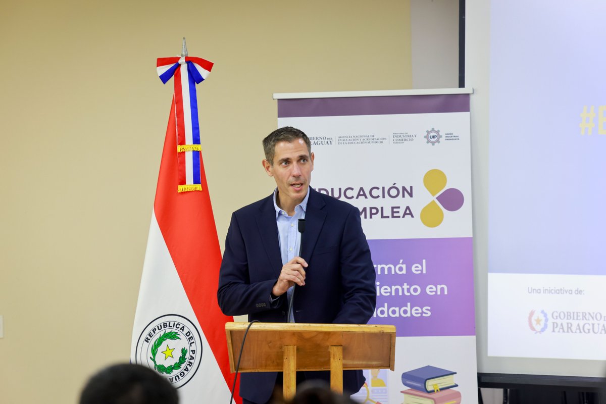 MIC_PY's tweet image. #MIC | Educación y empleo: una alianza para impulsar el desarrollo industrial

El MIC firmó un convenio con la  ANEAES para alinear la formación académica a las demandas del mercado laboral, generando más oportunidades para los jóvenes paraguayos.