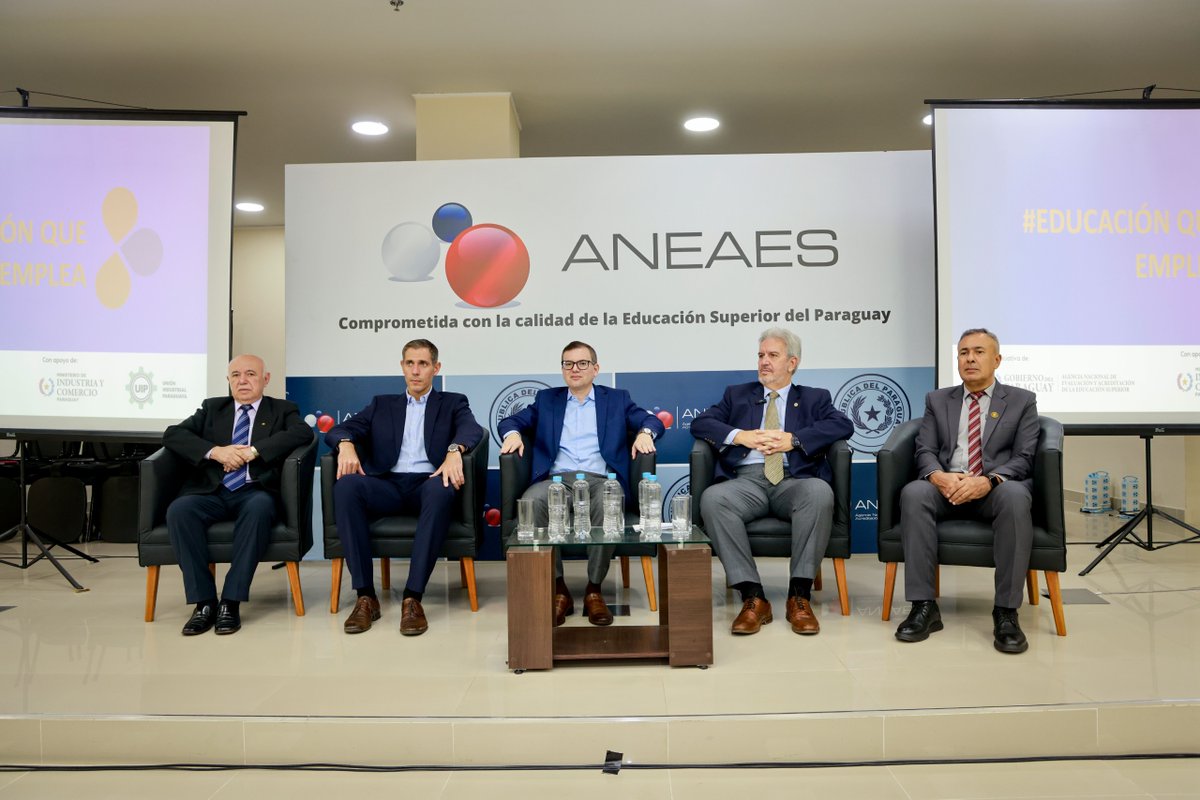 MIC_PY's tweet image. #MIC | Educación y empleo: una alianza para impulsar el desarrollo industrial

El MIC firmó un convenio con la  ANEAES para alinear la formación académica a las demandas del mercado laboral, generando más oportunidades para los jóvenes paraguayos.