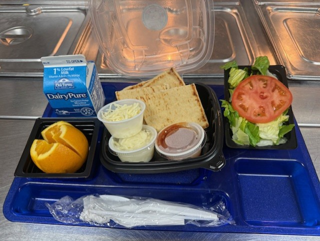 FBISDFoodie's tweet image. 🍕 New Menu Item Alert! 🍕

Today we rolled out our Pepperoni or Cheese Pizza Munchable!🙌

Students had a blast becoming their own chefs, customizing their munchables from classic combos to creative creations, the excitement (and smiles) said it all.

#StudentChoice #SchoolLunch