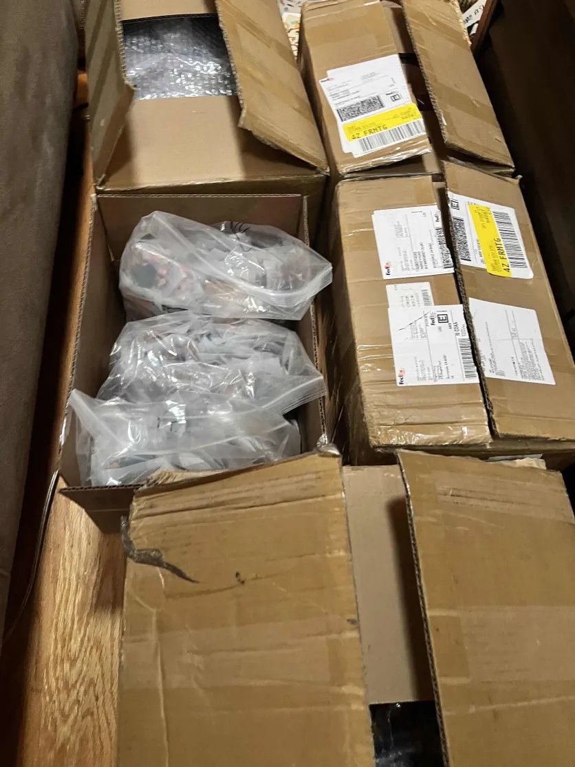 🌟WE MADE IT THROUGH! EVERYTHING HAS ARRIVED~!! 🌟

Thank you all SO, SO MUCH for waiting so patiently along with us and the rest of the mod team, we're so excited to get this zine out to everyone! 🥹💖💖 

💫 Enjoy the images! (More in thread~)