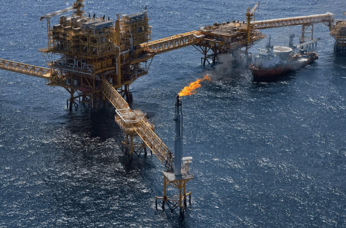 Sustentable_AC's tweet photo. IEA prevé caída en la producción petrolera de México hacia 2035.

https://t.co/dMWHeSPmTS

#IEA #ProduccionPetrolera #Sustentablemente #Hidrocarburos #Pemex https://t.co/DgfucyfEv8
