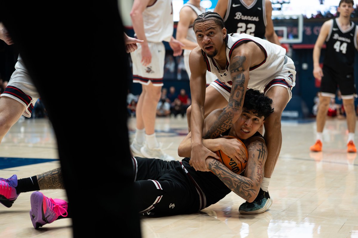 ChevanPov's tweet photo. Selects from the Santa Clara at Saint Mary's game https://t.co/RSXJnogSDi