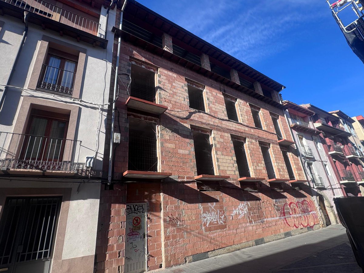 AytoJaca's tweet photo. El Ayuntamiento de Jaca adquiere un edificio de seis viviendas en la calle San Nicolás para destinarlas a alquiler asequible

Más info: https://t.co/5ydjyo40uQ https://t.co/ViOkMjxnbs