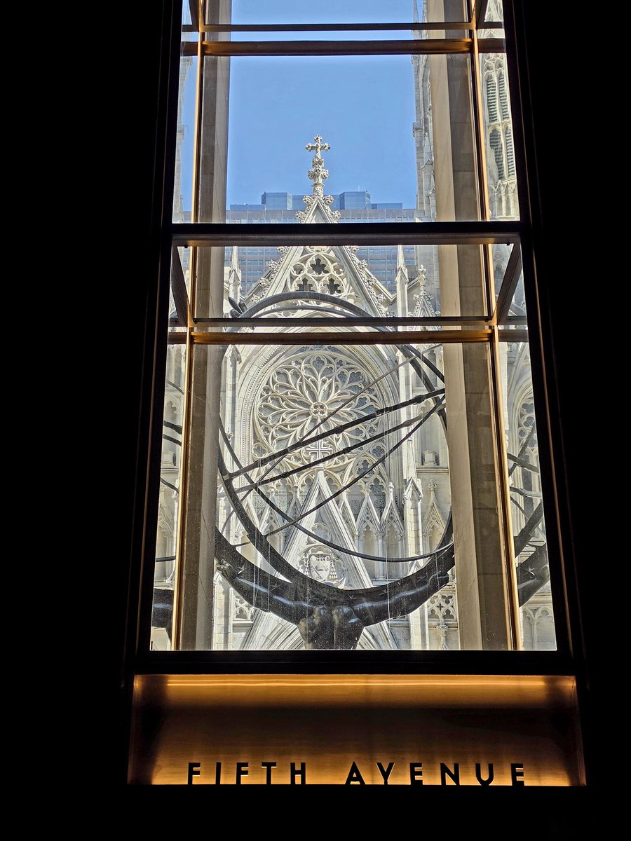 Nisam religiozan, ali mora se priznati da katolici znaju da prave katedrale. St. Patrick's Cathedral u New Yorku, relativno nova zgrada, podignuta 1879. u gotskom stilu.