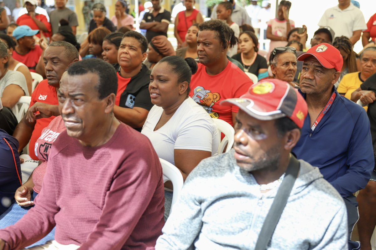 SuperateRDO's tweet image. La Dirección de Desarrollo Social Supérate (@superaterdo), como parte de las acciones de acompañamiento y protección social adaptativa ante las fuertes lluvias que han afectado a varias localidades de la #RD, proyecta impactar a aproximandamente 10,000 familias con la activación