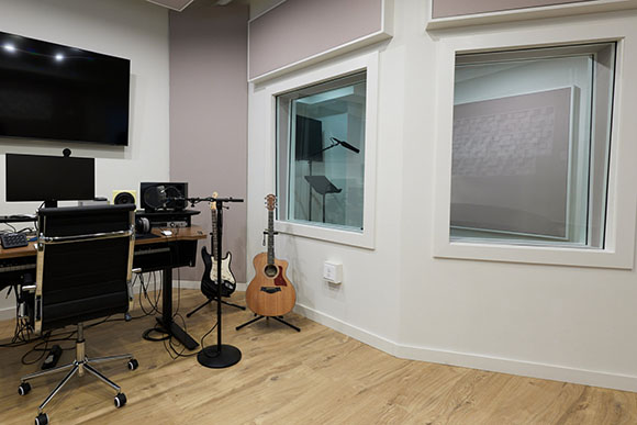 post_magazine's tweet image. Pickle Music: A look at the new #audio #post studio in Brooklyn: shorturl.at/HJNBH
#postproduction #soundtrack #music #brooklyn #studio