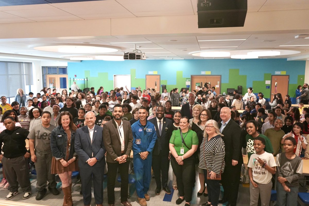 RepGabeAmo's tweet photo. It was out-of-this-world to hear @NASA Astronaut @Astro_Raja share stories from his 177 day journey through space!
 
Grateful to Raja for sharing his expertise, experience, and passion with students at Henry Winters Elementary in Pawtucket. https://t.co/fzmxx6bjeV
