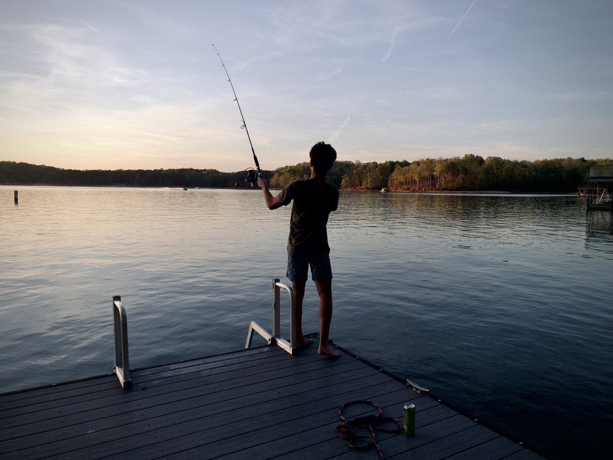 ramstaTwitt's tweet image. Golden Hour Fishin’

#lake #sunset #spring #lakeHartwell #vacation #sky #sun #clouds #trees #nature #dock #fishing #southcarolina #goldenhour