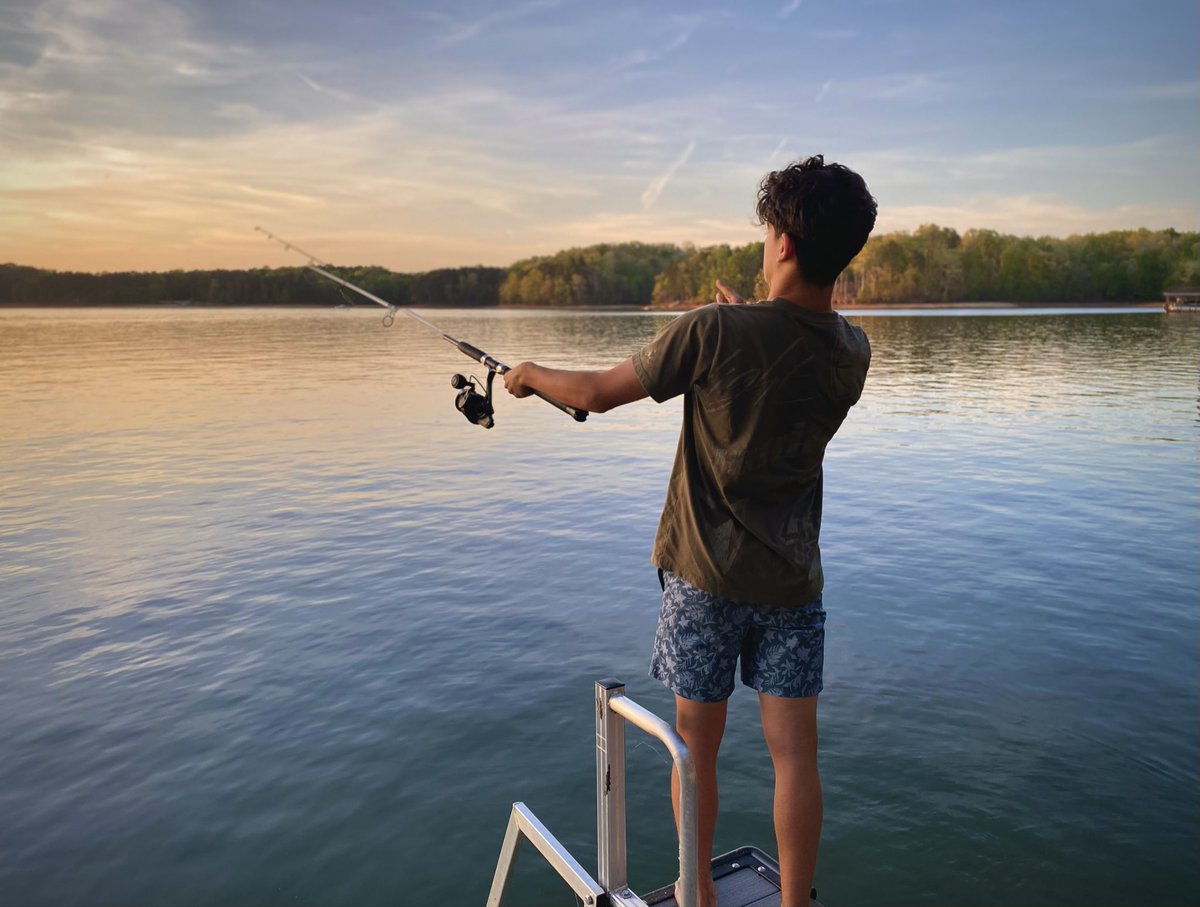 ramstaTwitt's tweet image. Golden Hour Fishin’

#lake #sunset #spring #lakeHartwell #vacation #sky #sun #clouds #trees #nature #dock #fishing #southcarolina #goldenhour