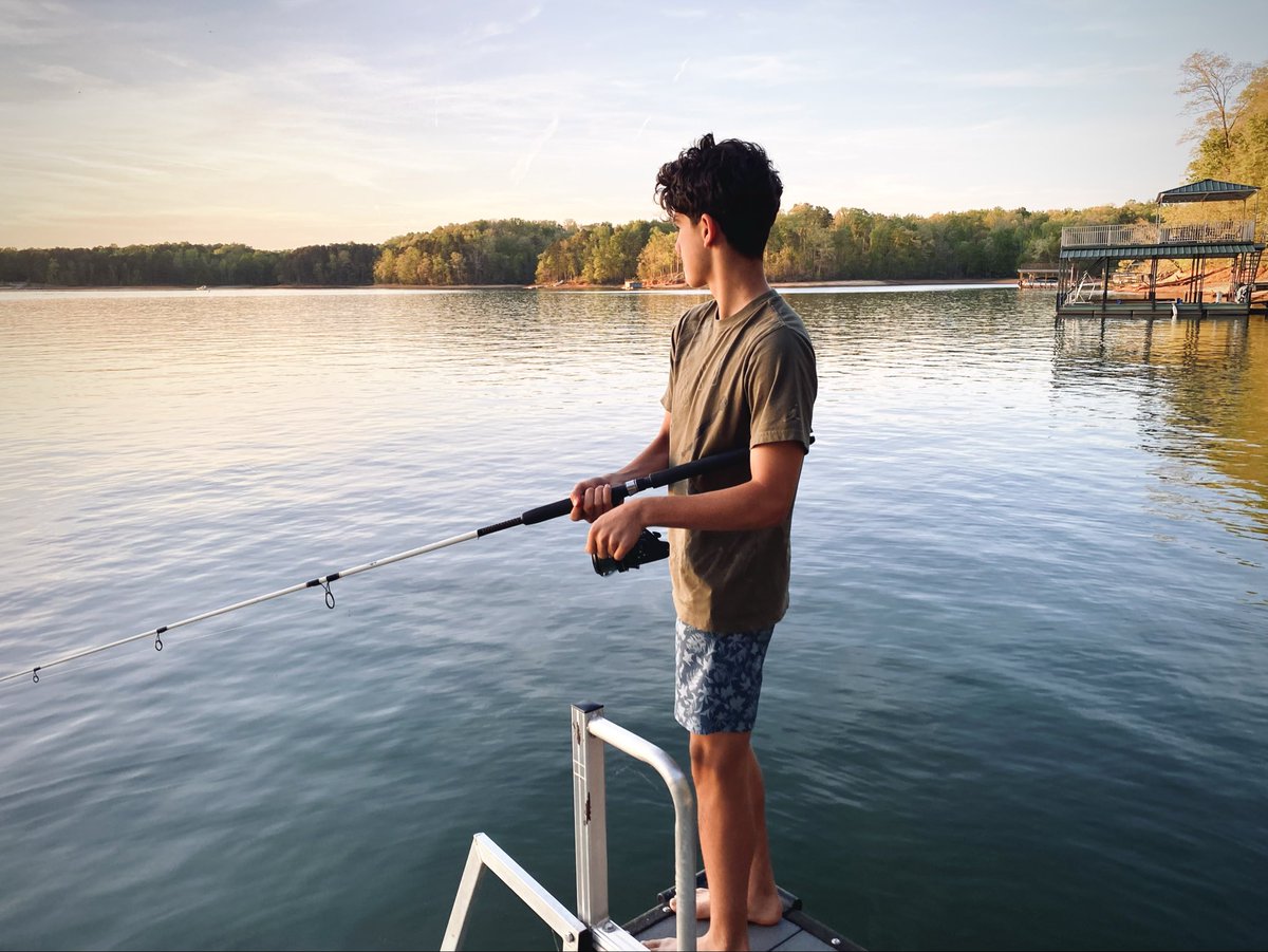 ramstaTwitt's tweet image. Golden Hour Fishin’

#lake #sunset #spring #lakeHartwell #vacation #sky #sun #clouds #trees #nature #dock #fishing #southcarolina #goldenhour