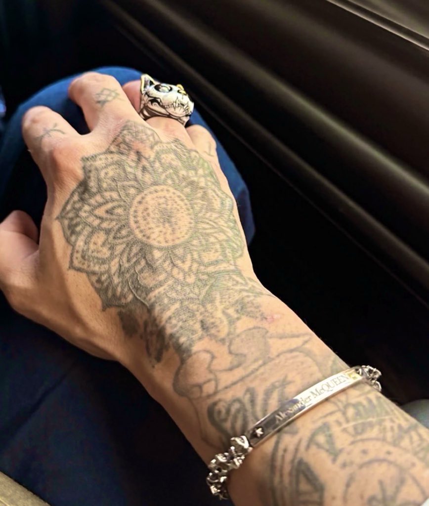 athens 🖤’s MIITO tweet media