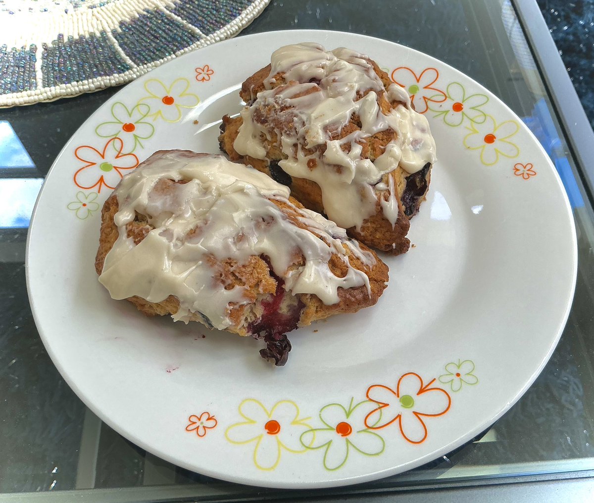 cWeY028's tweet photo. I made blueberry scones for today’s reading session #romanticisinglife https://t.co/KeP6vRI9ui