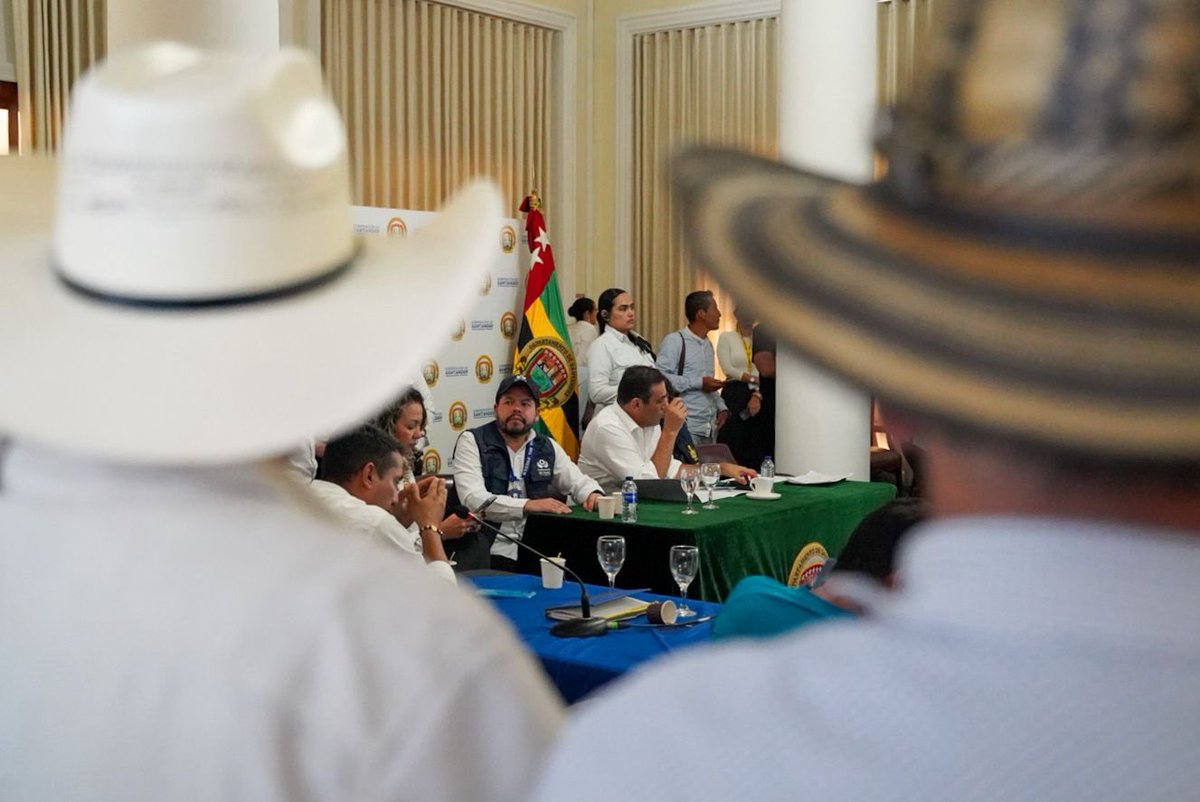 El avispero de Bucaramanga. Com tweet media