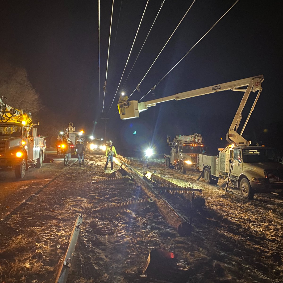 FortMorganCO's tweet photo. ⚡️Today, April 18, is National Lineman Appreciation Day.

We'd like to thank these individuals who go above and beyond to keep Fort Morgan powered. 👏

#FortMorganCO #NationalLinemanAppreciationDay https://t.co/6iIxpt4JcO