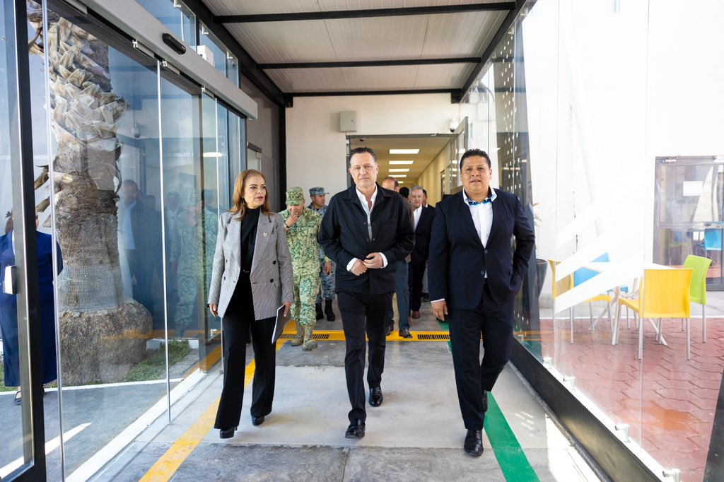 CNqueretaro's tweet photo. #Querétaro 🚧 | Entrega @makugo obras de seguridad y atención infantil en el penal femenil ⛓️‍💥 

• Invierten 27.7 millones de pesos en un banco de armas y un Centro de Atención Infantil para fortalecer la seguridad y garantizar derechos humanos. 👉🏽 https://t.co/Cp33Fs1hX9 https://t.co/RsHy0BB9B9