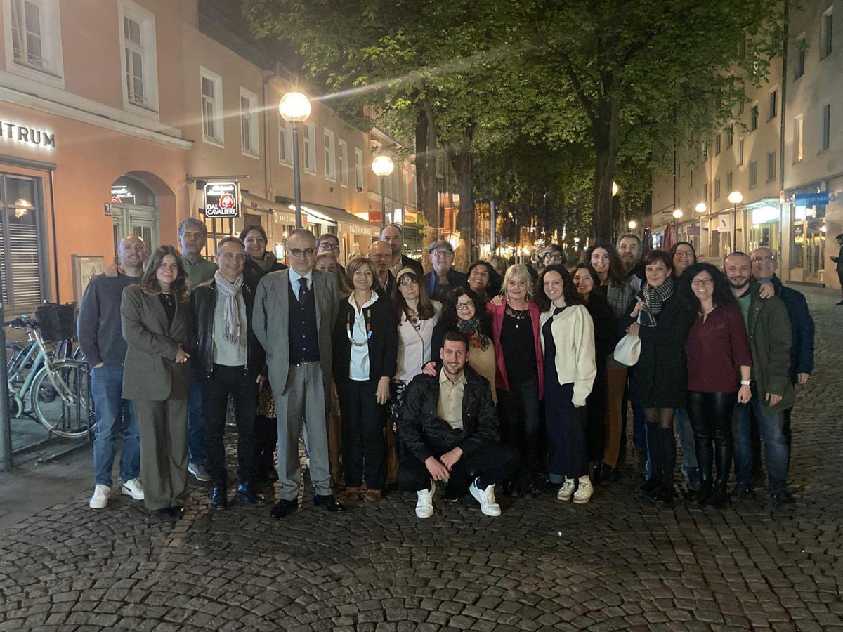 FaustoPanebian2's tweet image. Con la fantastica squadra di @ItalyinMunich e @iicMonaco #teambuilding