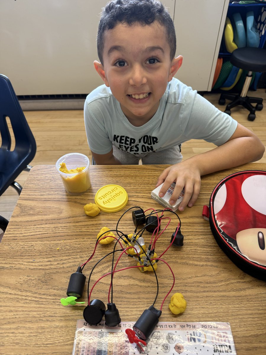 MrsGaursClass's tweet photo. We built our own play doh circuits today! What fun!! @leighgal_LKV @BlessingMahopac @MahopacSchools @MahopacSEPTO https://t.co/9yrpRJ4DWE