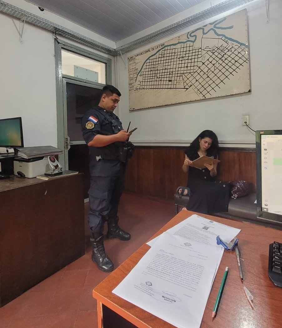 🔴 DENUNCIAN POR VIOLENCIA FAMILIAR AL EXPRESIDENCIABLE PAYO CUBAS EN UN HOTEL DEL MICROCENTRO

◾En la mañana de este martes 14 de abril de 2026, se registró una denuncia que involucra al político Paraguayo Cubas Colomés, de 64 años. Según el reporte oficial de la Comisaría 1ª