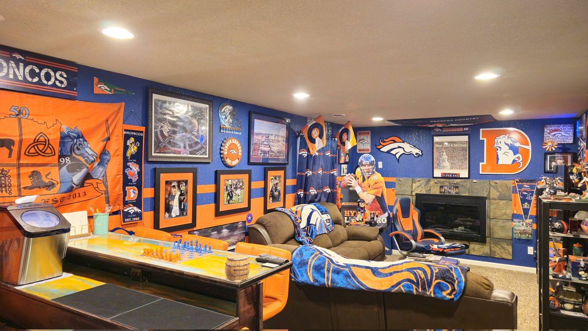 BoyOLean's tweet photo. @Broncos @PatSurtainll Need it down here!!! https://t.co/JRm1GtbB4Y