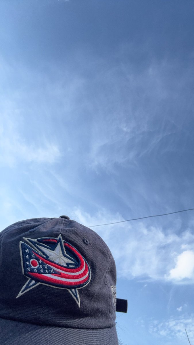ellielyn38's tweet photo. Tonight isn't going to be easy knowing you won't be sitting next to me ever again. I hope you found Johnny and Kivi up there and will be watching tonight❤️💙 https://t.co/Cu61Ganaw6