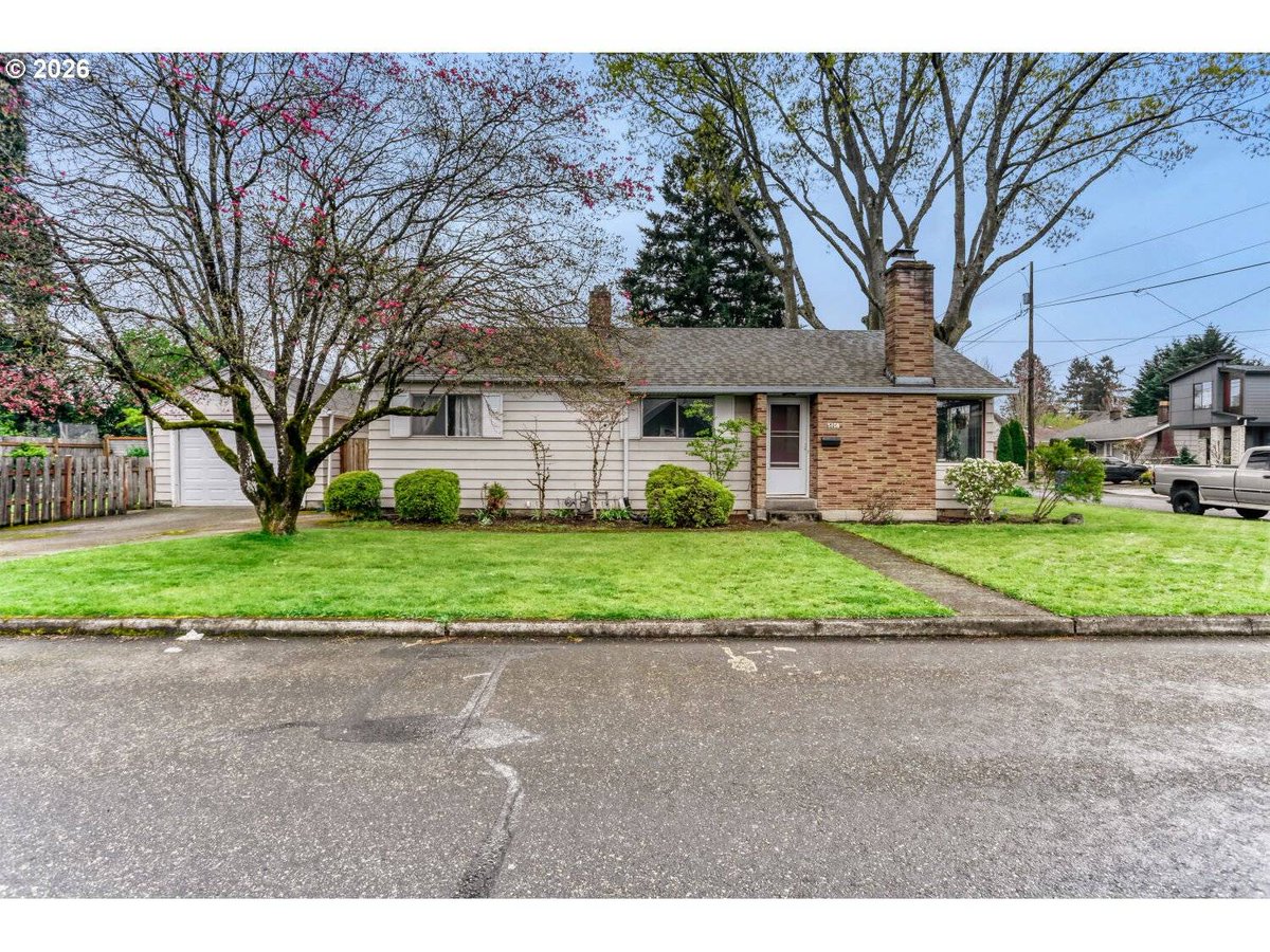 GroupPenner's tweet photo. 5108 SE INSLEY ST, Portland, OR 97206 just hit the market!
Take a look at this awesome space: https://t.co/vtv5uMOZ2O https://t.co/Tb1ZwSzNts
