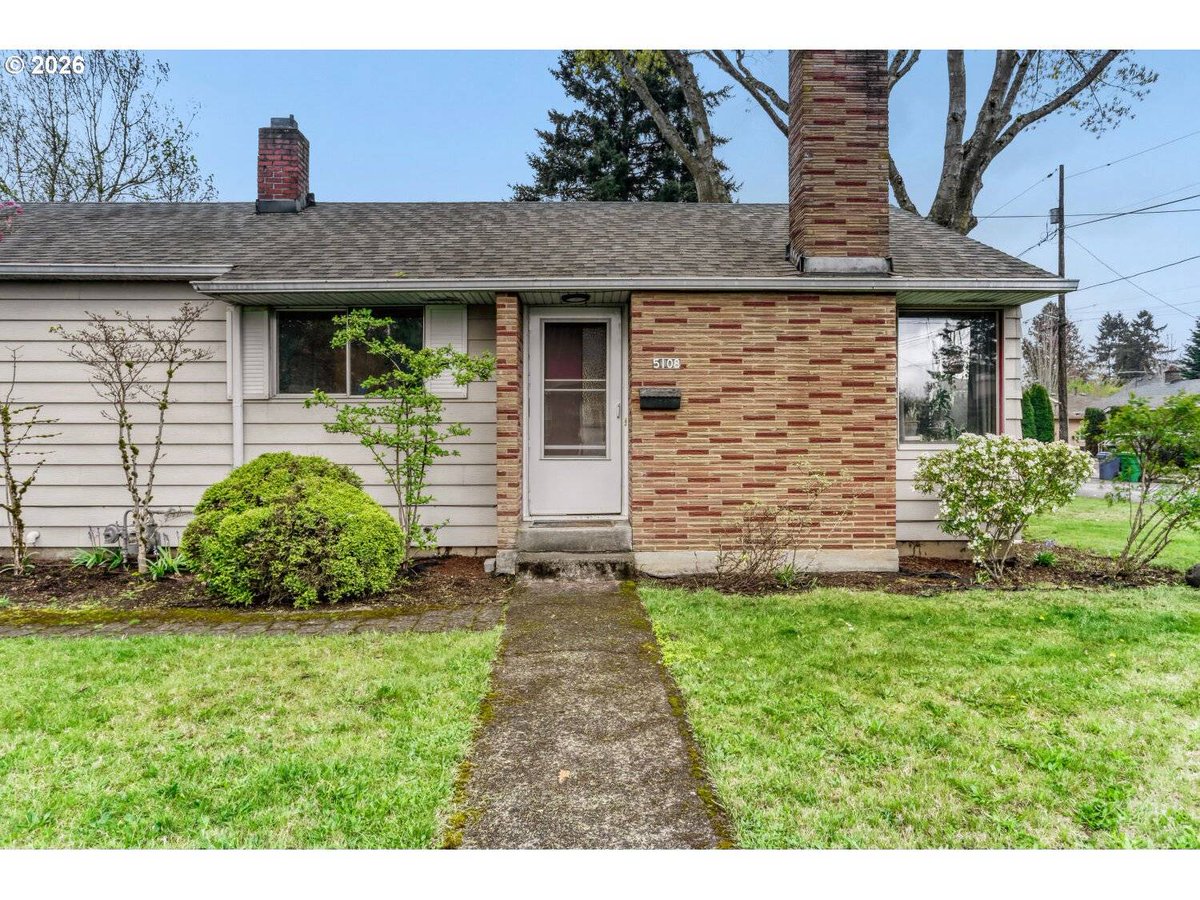 GroupPenner's tweet photo. 5108 SE INSLEY ST, Portland, OR 97206 just hit the market!
Take a look at this awesome space: https://t.co/vtv5uMOZ2O https://t.co/Tb1ZwSzNts