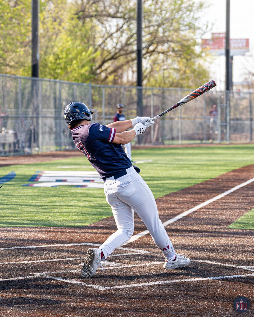 FDUKnightsBase's tweet image. Hunter Ray = really good at baseball

with that homer, Hunter has the single season HR record with 16

#uKNIGHTED | #AEFTB | #WTD