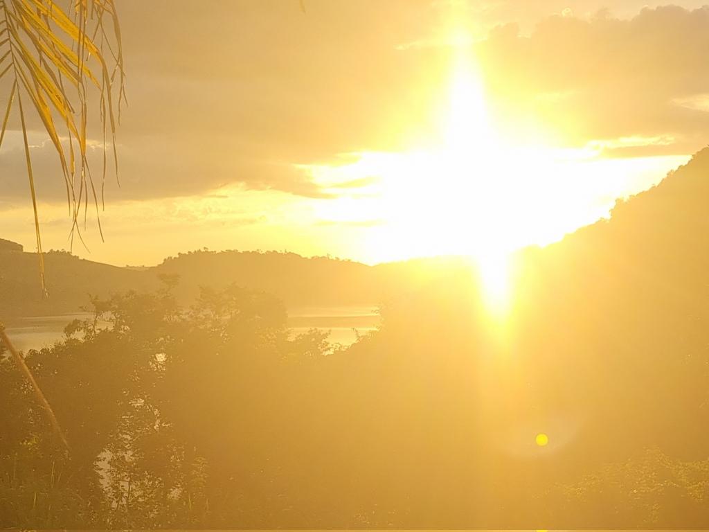 Minha visão do por do sol neste momento!
Uma linda noite à todos!