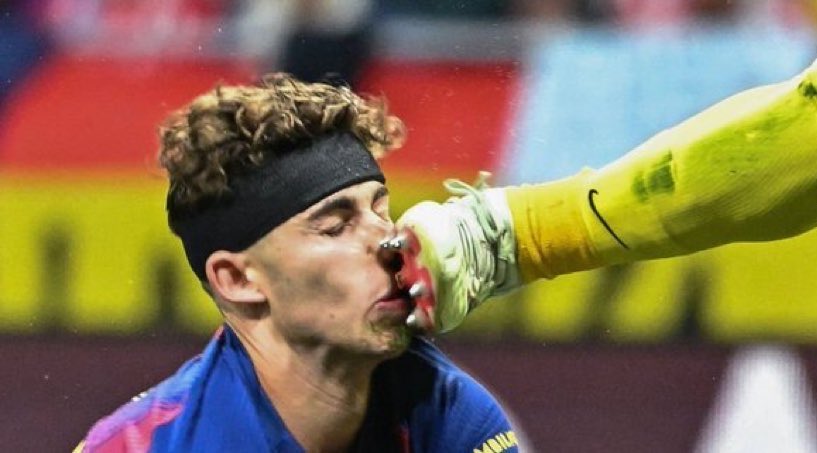 fcblovergirl's tweet photo. no card no penalty but as soon as a barça player breathes the cards are already in the air https://t.co/2hehelcmUq