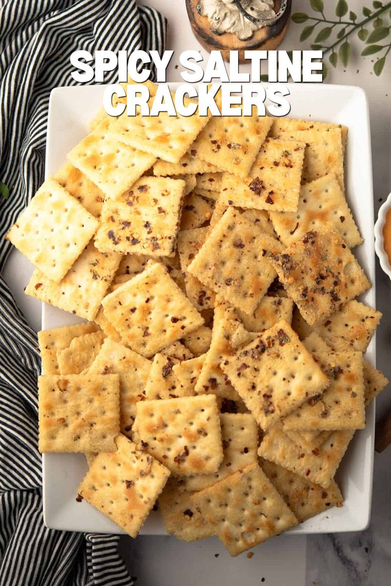 pepperbowl's tweet image. These Spicy Saltine Crackers are homemade and incredibly easy to make. 

➡️ pepperbowl.com/spicy-saltine-… 

#snack #tasty #homemade