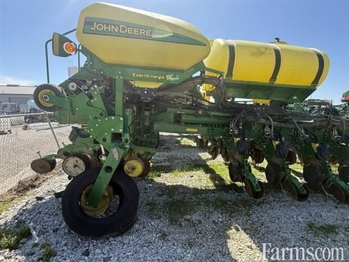 FarmsNews's tweet image. 2019 John Deere 1775NT 🔻

Exact emerge metering system, electric drive, row command, 30 inch row spacing, 24 rows, connect mobile ready, mini hopper, and more.

usfarmer.com/planting-and-s…

#Seeds @WrightImp